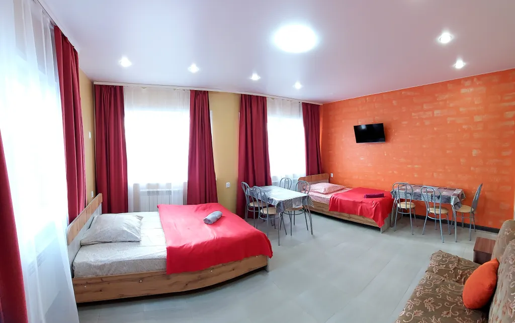 Новейшая вместительная двушка с отдельным входом в коттедже