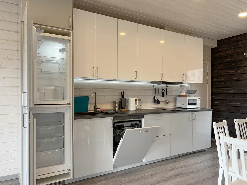 Коттедж Уютный домик на берегу озера — Стеклянный