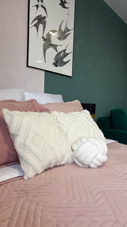 Большая светлая студия с дизайнерским ремонтом рядом с аэропортом