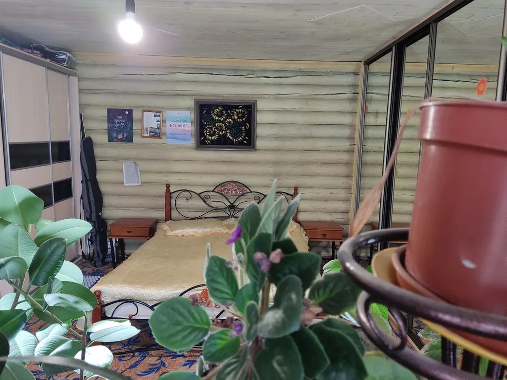 Уютный коттедж с террасой рядом с озером Парк кафе