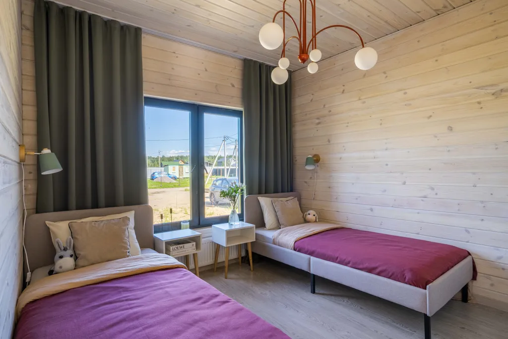 Загородный дом на берегу реки со своим пляжем