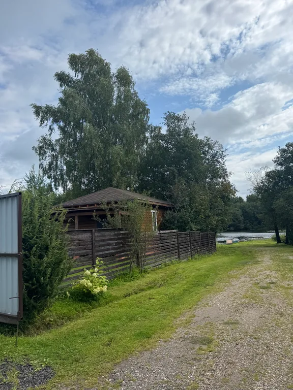 Домик у реки