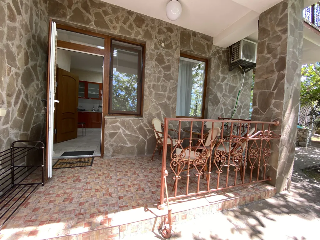 Этаж дома 500 метров от моря с бассейном