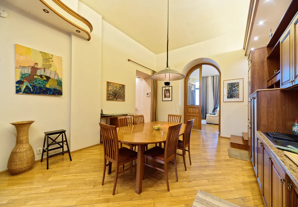 Двухуровневая квартира с видом на Неву по соседству с Эрмитажем