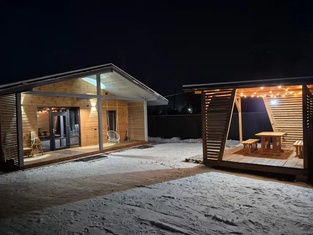 Гостевой дом в сосновом лесу в 15 минутах от курорта Манжерок