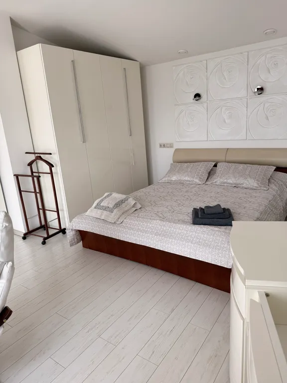 Сдается уютный дом в Ялте посуточно со скидкой с видом на море .