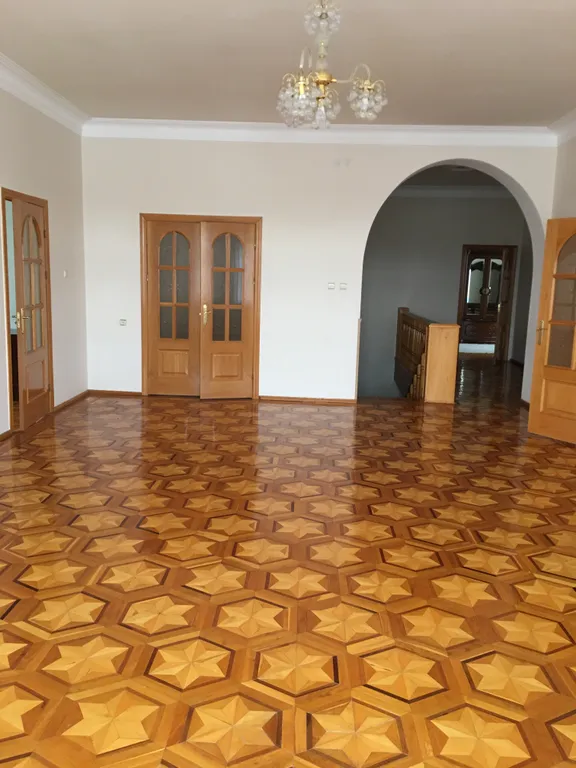 Большой уютный загородный дом с садом