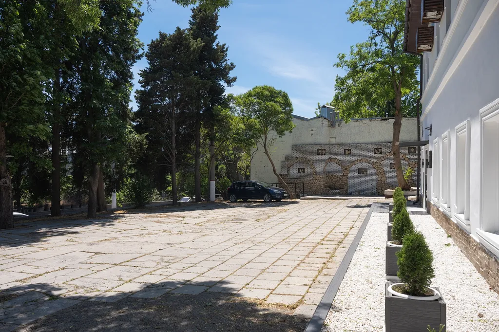 Мини-отель Imperial Joy находится на 2 этаже караоке-бара