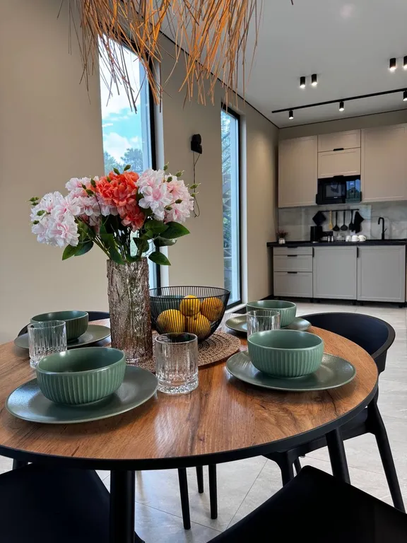 Апартаменты на первой береговой линии с сосновой рощей у моря