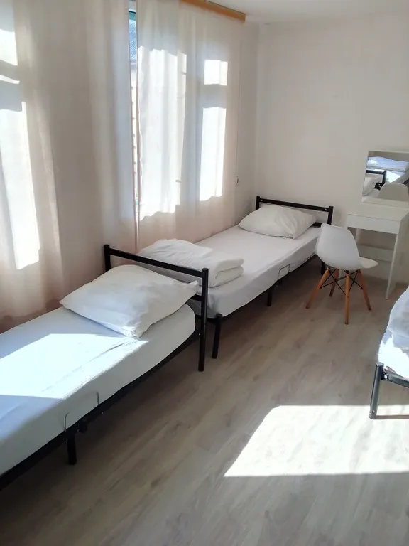 Семейный 4-местный номер с санузлом и кондиционером