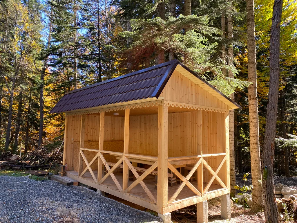 Уютный домик-котедж в горном лесу