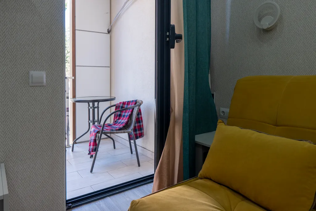 Трехместные апартаменты с балконом рядом с морем