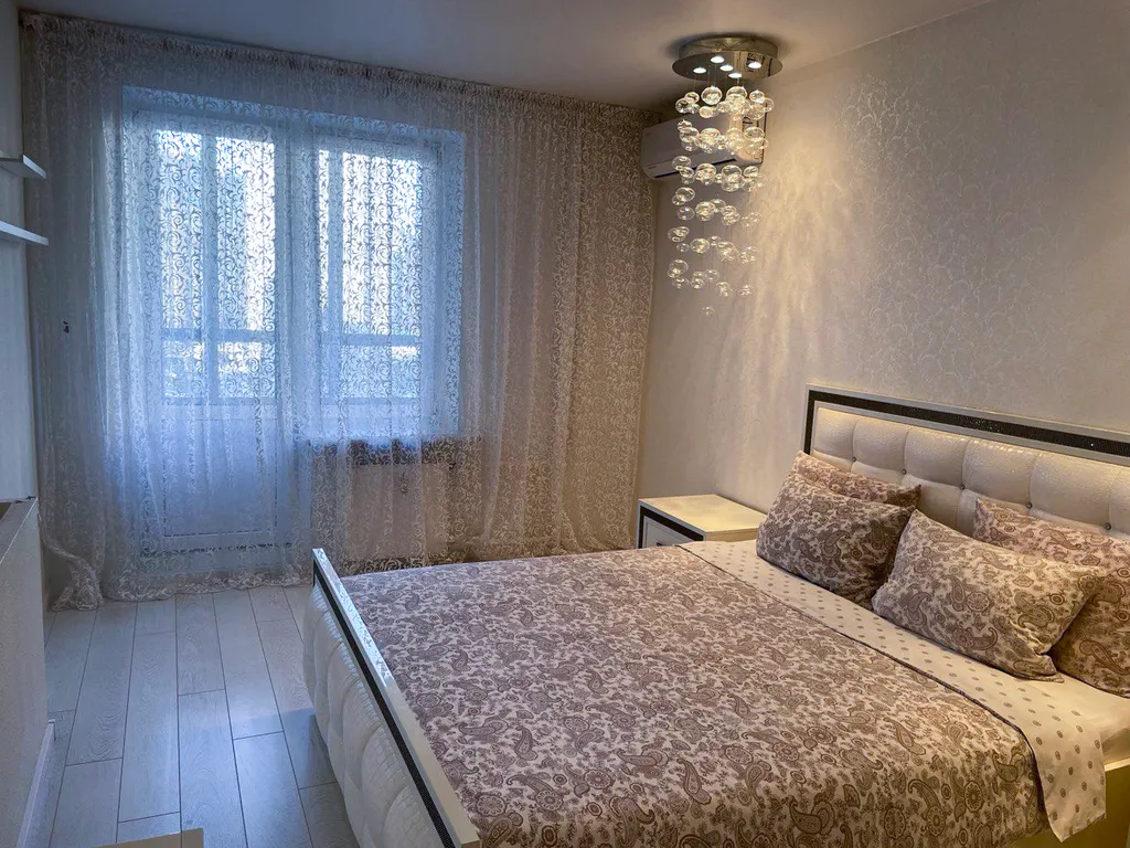 Трехкомнатная квартира на Парнасе