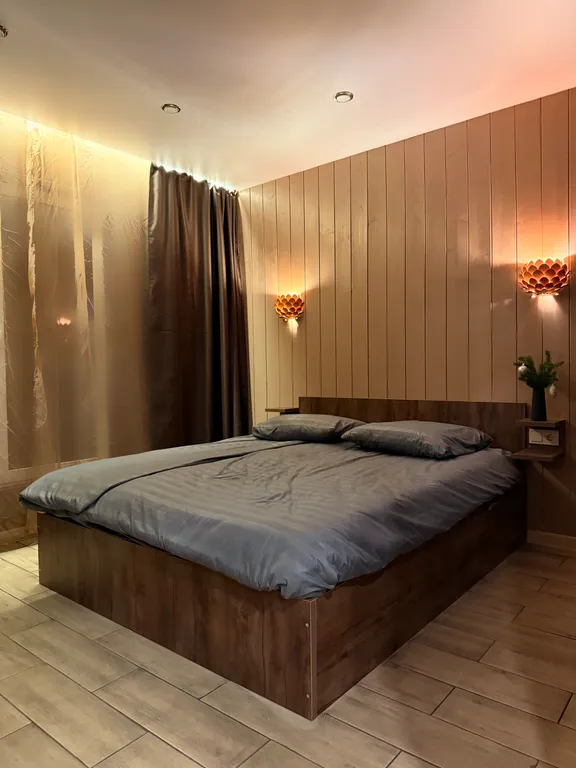 Дом с просторной террасой у леса