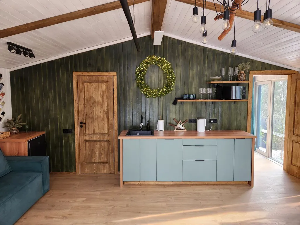 Дом с панорамным видом на лес