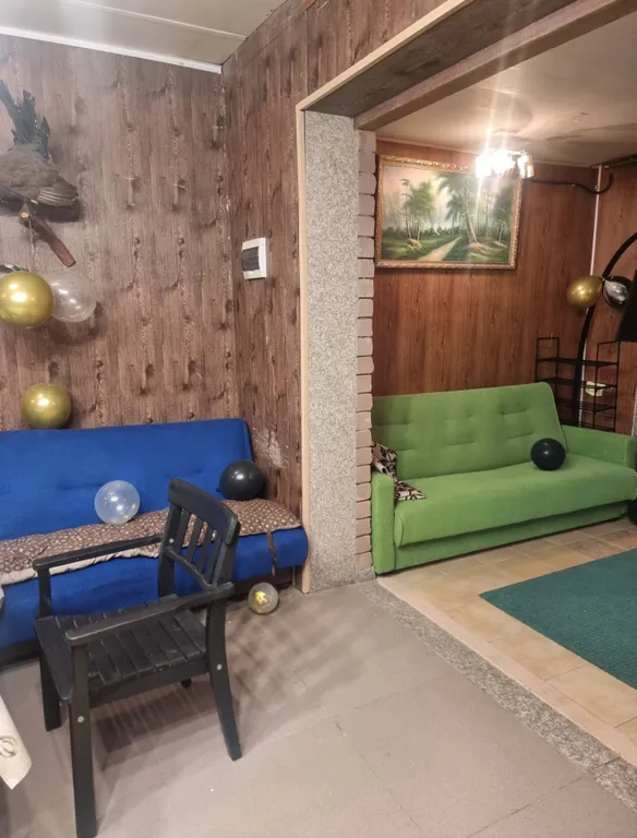 Дом у метро