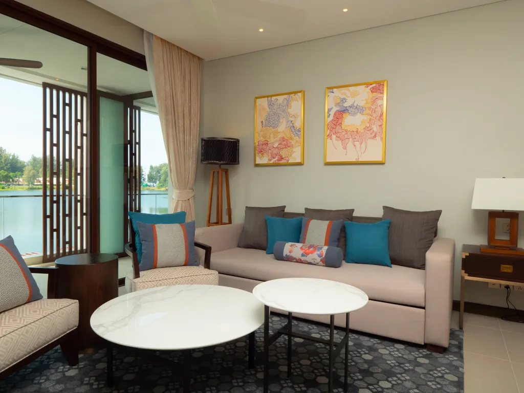 Angsana Oceanview Apartments with jacuzzi in Laguna area N122