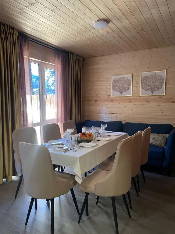 Коттедж Просторный двухэтажный коттедж — Архыз