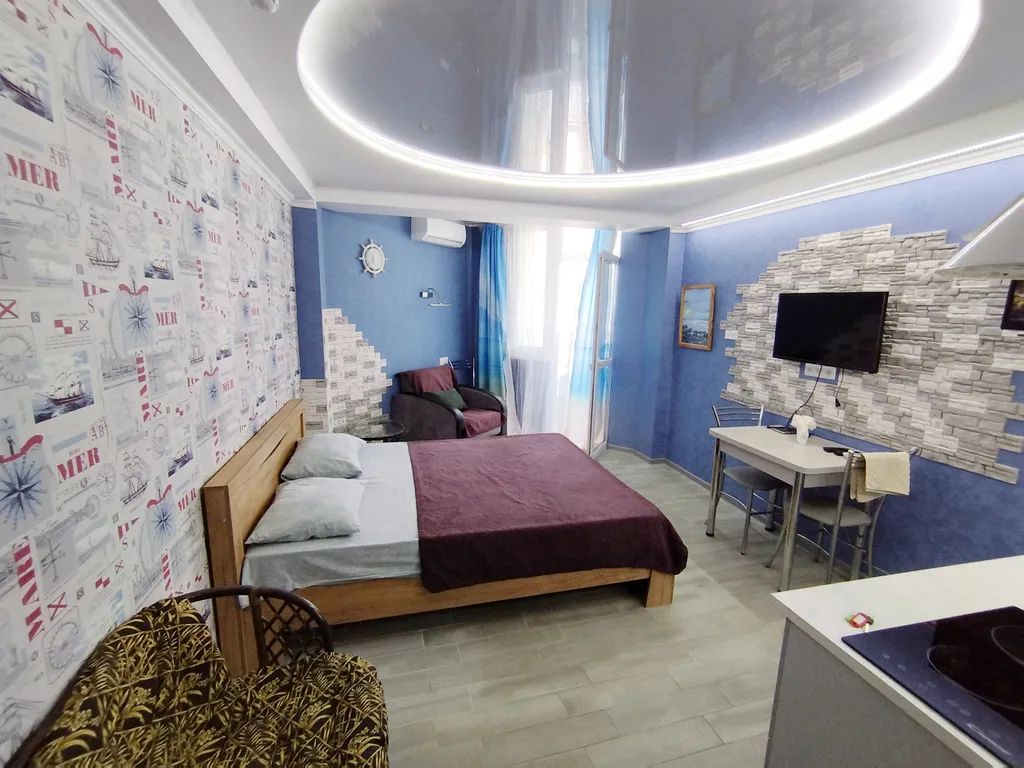 Студия на берегу моря, первая линия