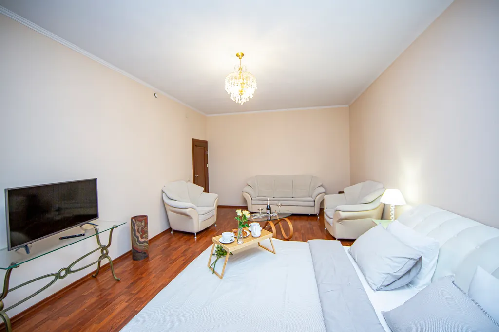 4BR Apartment next to St Isaak Cathedral
