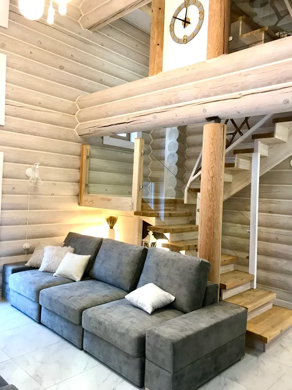 Дом на скале с видом на озеро