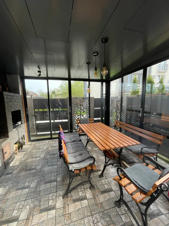 Семейный таунхаус в тихом месте западного побережья