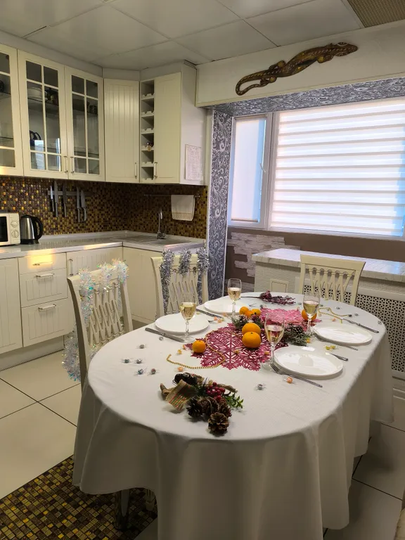 Пятикомнатная квартира с сауной и кинотеатром в центре