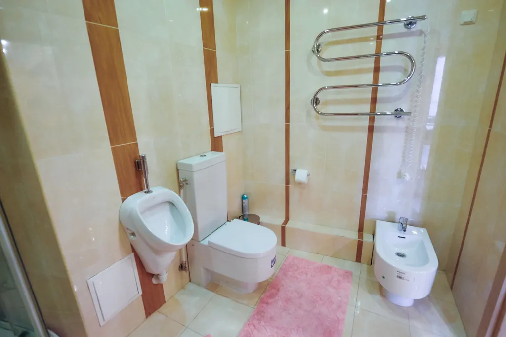 Уютная современная студия с удобным рабочим местом