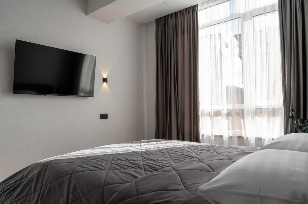 Просторная стильная квартира с видом на горы