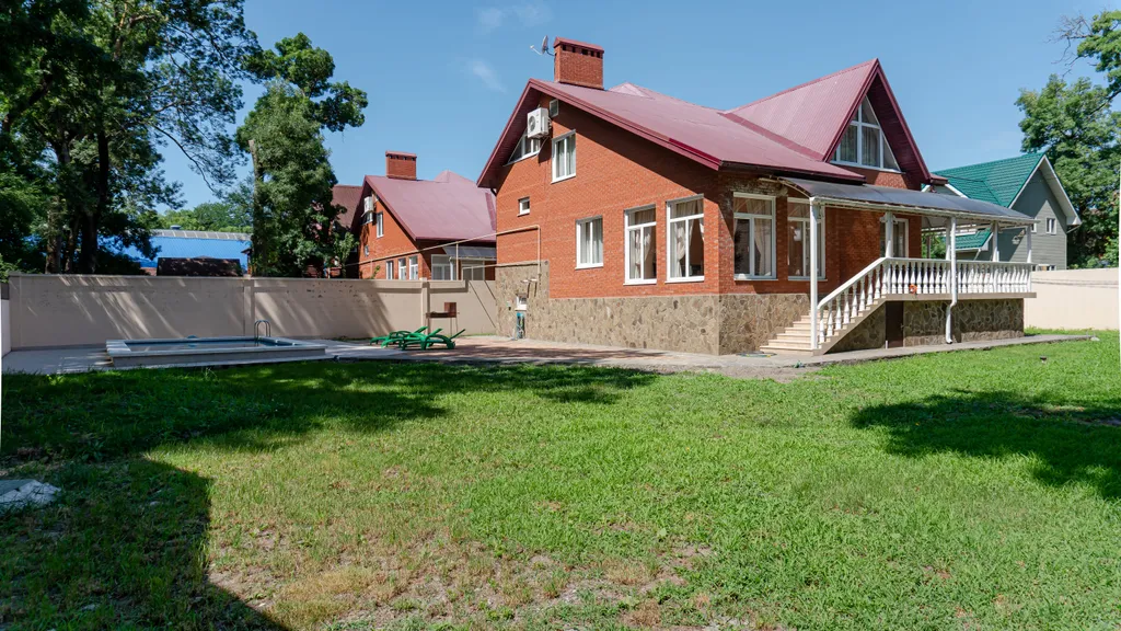 Дом у моря с бассейном