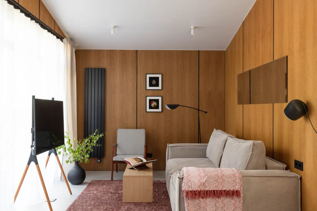 Дом в современном русском стиле в сосновом лесу