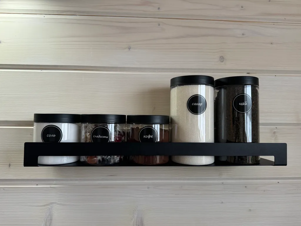 Уютный домик у леса