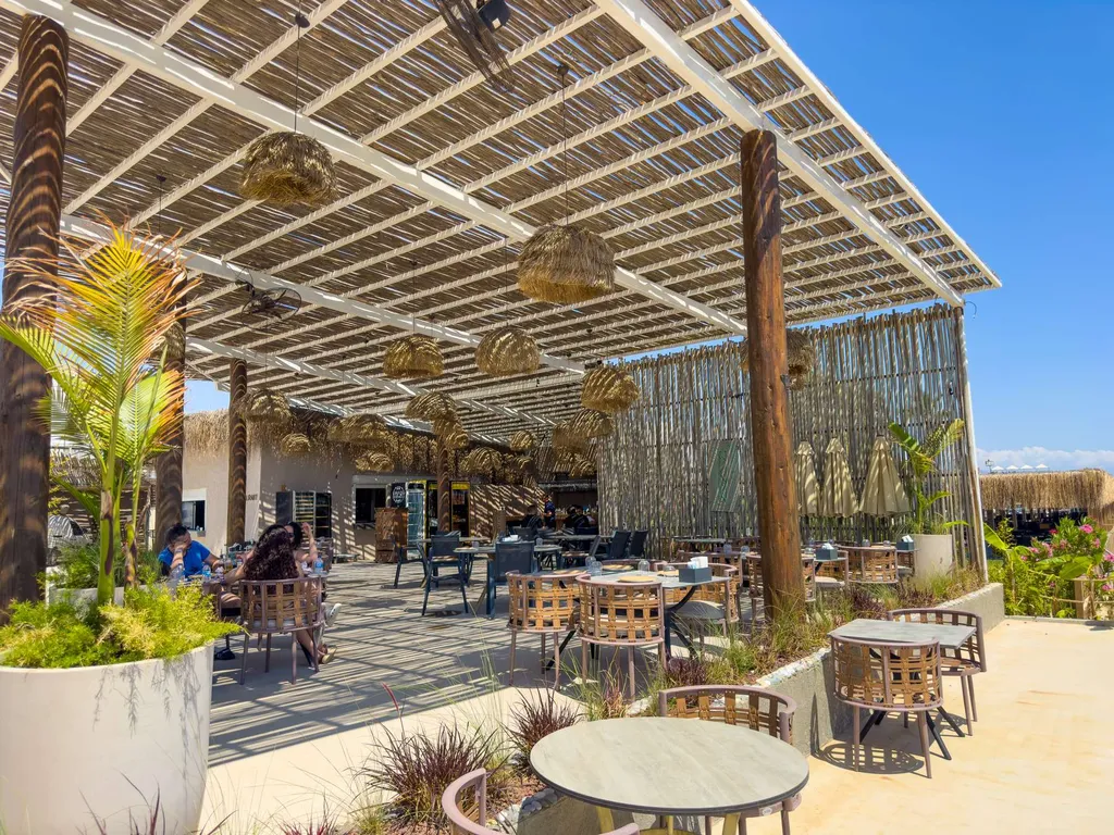 Azura World E с премиум инфраструктурой