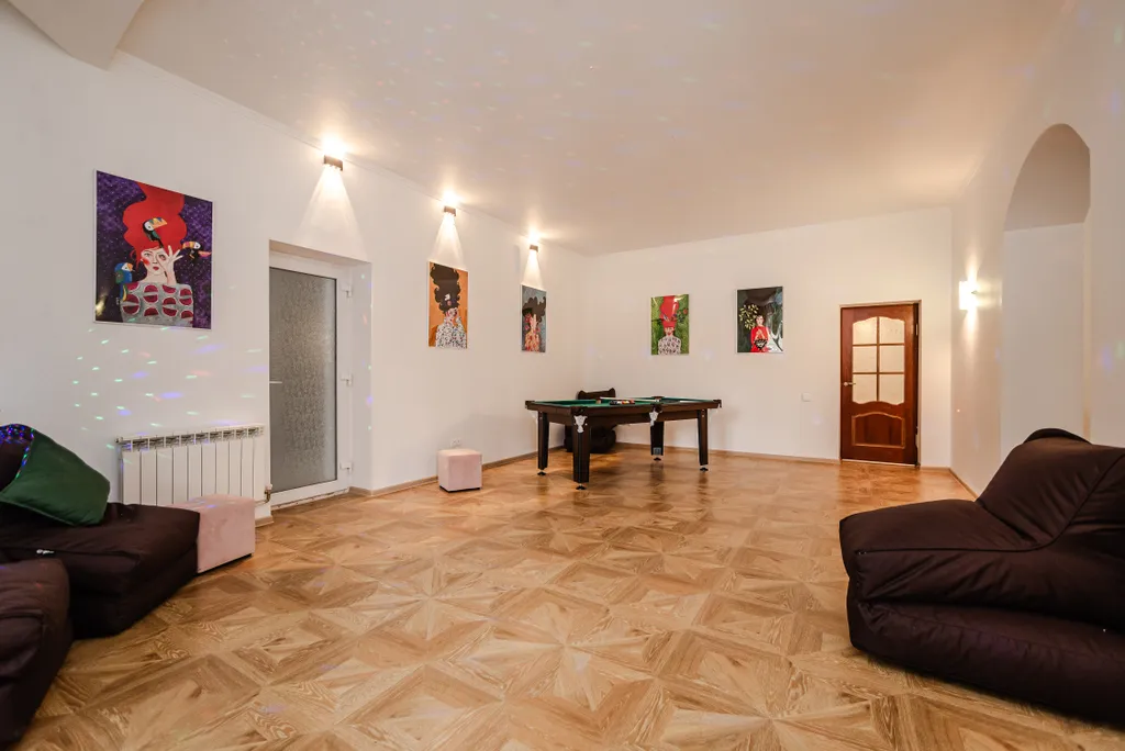 Дом с бассейном и сауной