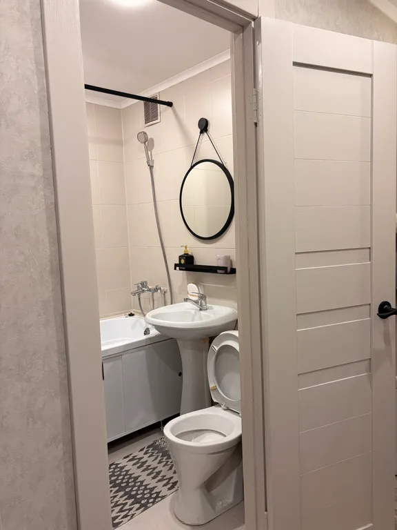 Видовая квартира с панорамным остеклением в центре