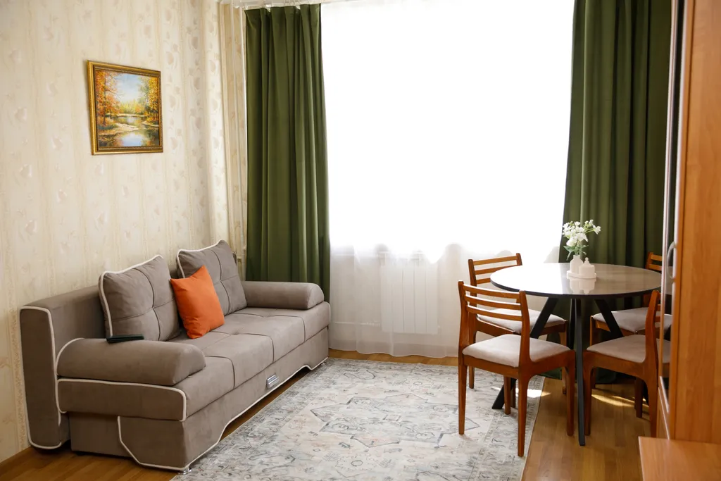 Светлая 2-комнатная квартира с библиотекой на Студенческом бульваре у ПетрГУ