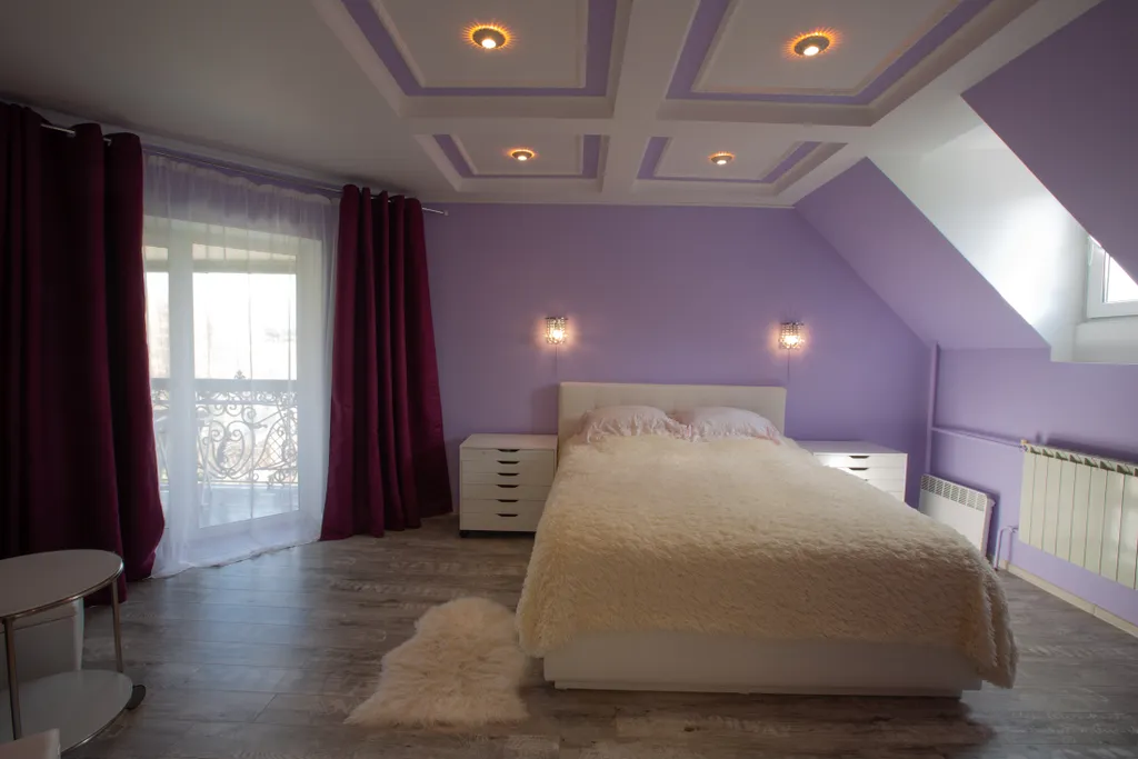 Большой трехэтажный дом