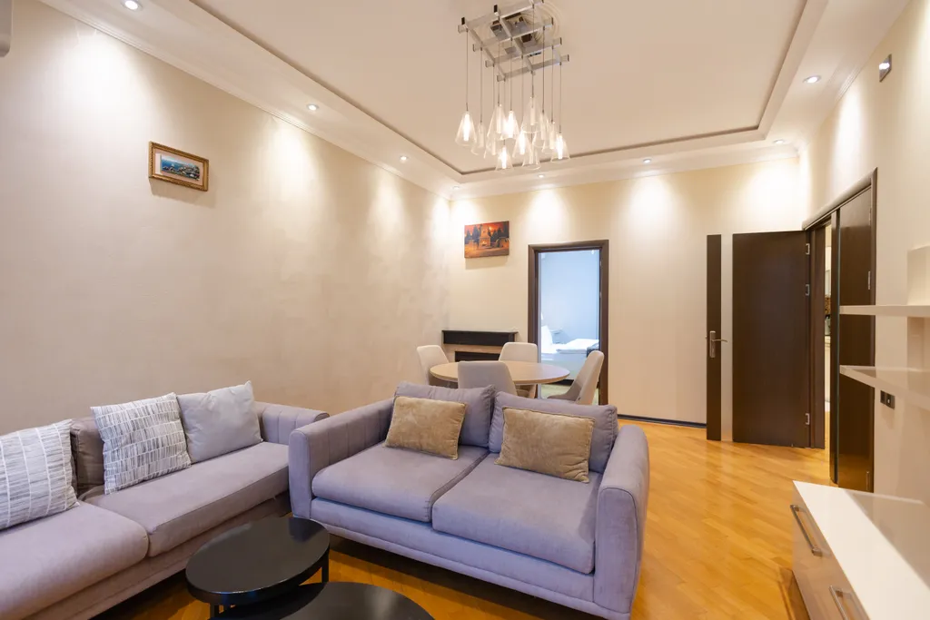 2 спальни + гостиная, прямой балкон с видом на гору Таргова