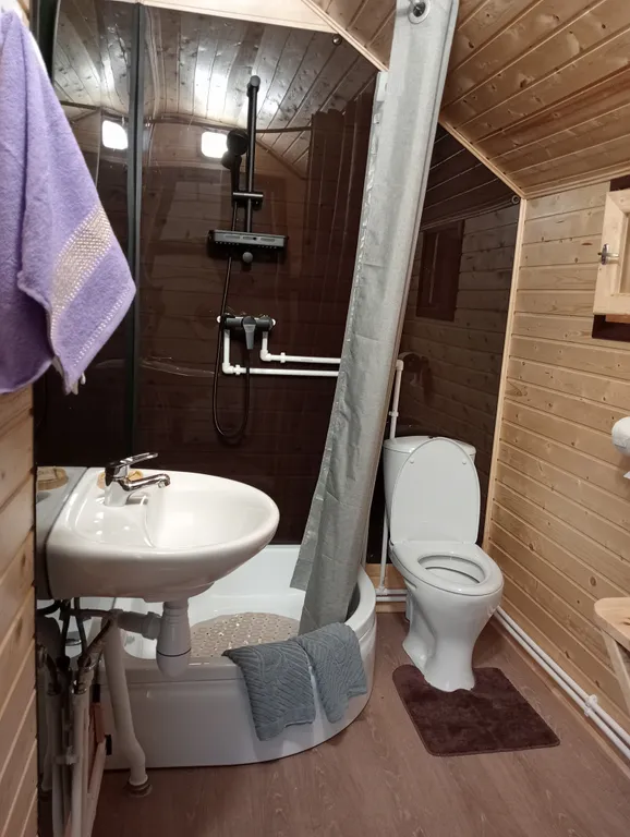 Коттедж Уютный, зимний эко-дом Сафари с потрясающим видом на ручей и лес — Зеленая Роща