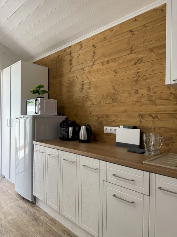 Коттедж Коттедж Деревянный Барнхаус с террасой и парковкой - 7 минут до моря — Геленджик