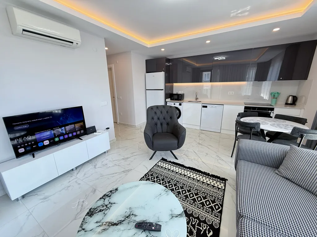 Квартира с видом на море и горы. Пляж Клеопатра