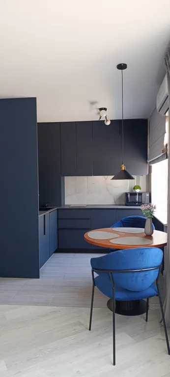 Стильные апартаменты в центре города Синий акцент