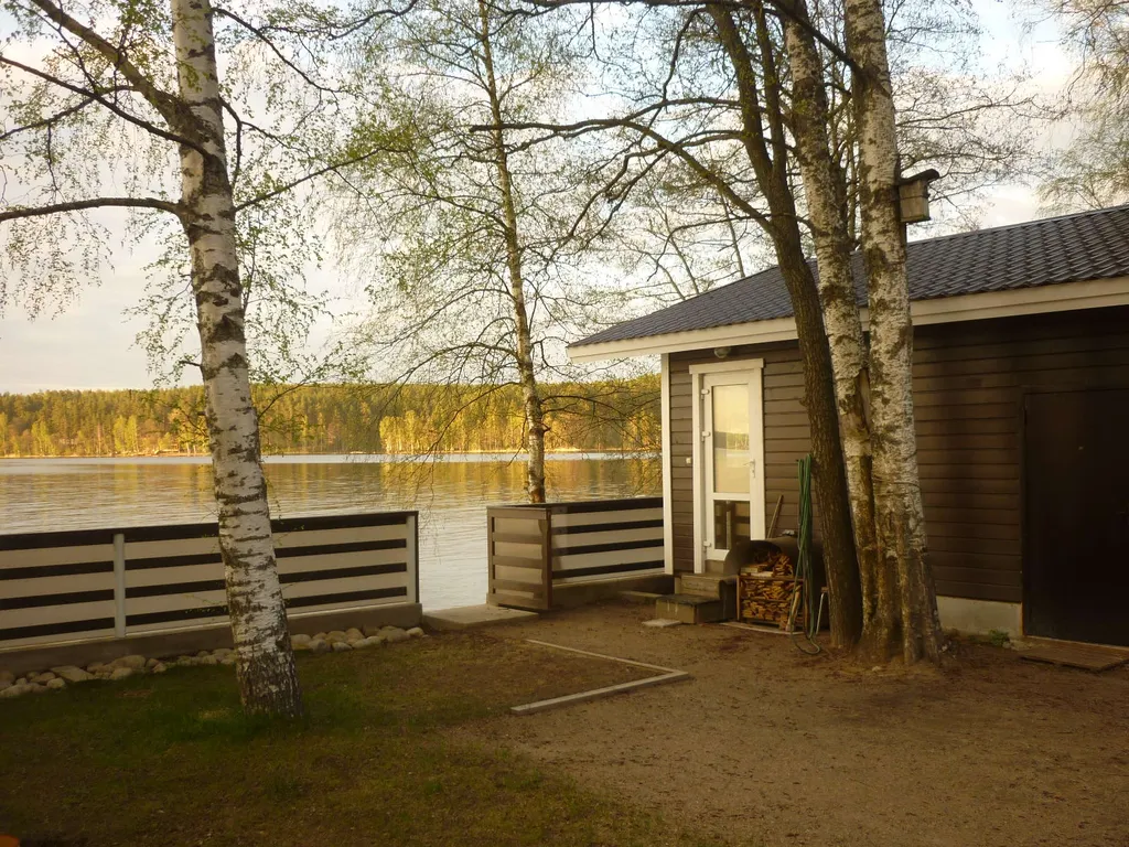 Коттедж на берегу озера