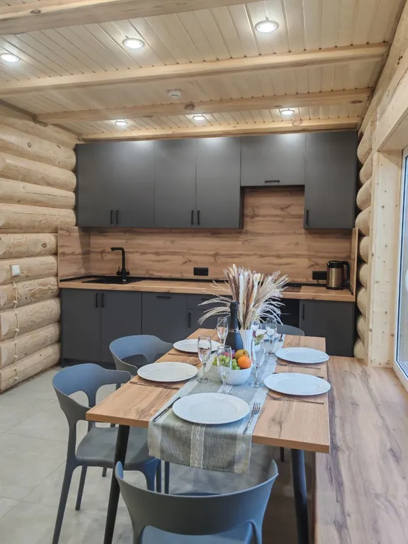 Загородный дом с видом на озеро