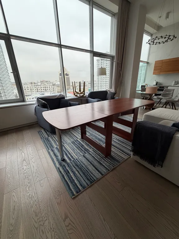 Стильный видовой апартамент в центре