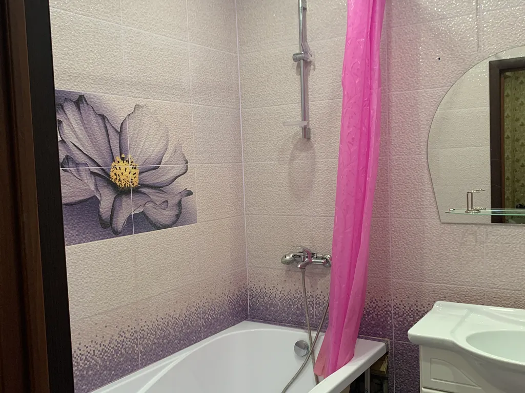 Уютная, просторная двухкомнатная квартира в тихом районе