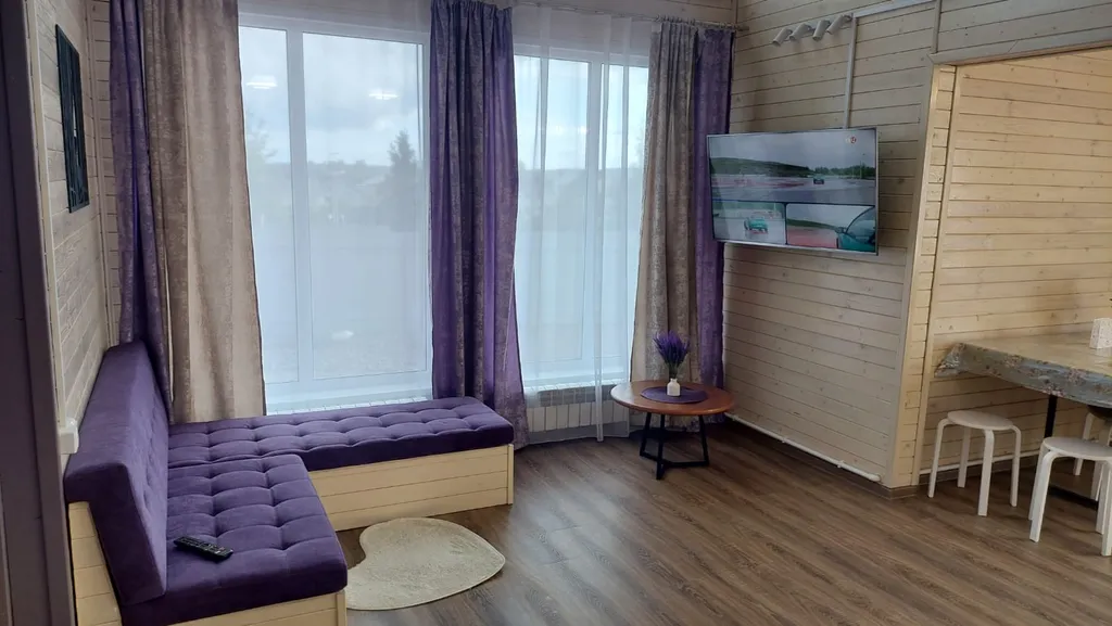 Современный дом с видом на лес