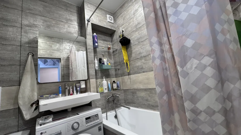 Новая двухкомнатная квартира район между ЖД вокзалом и центром