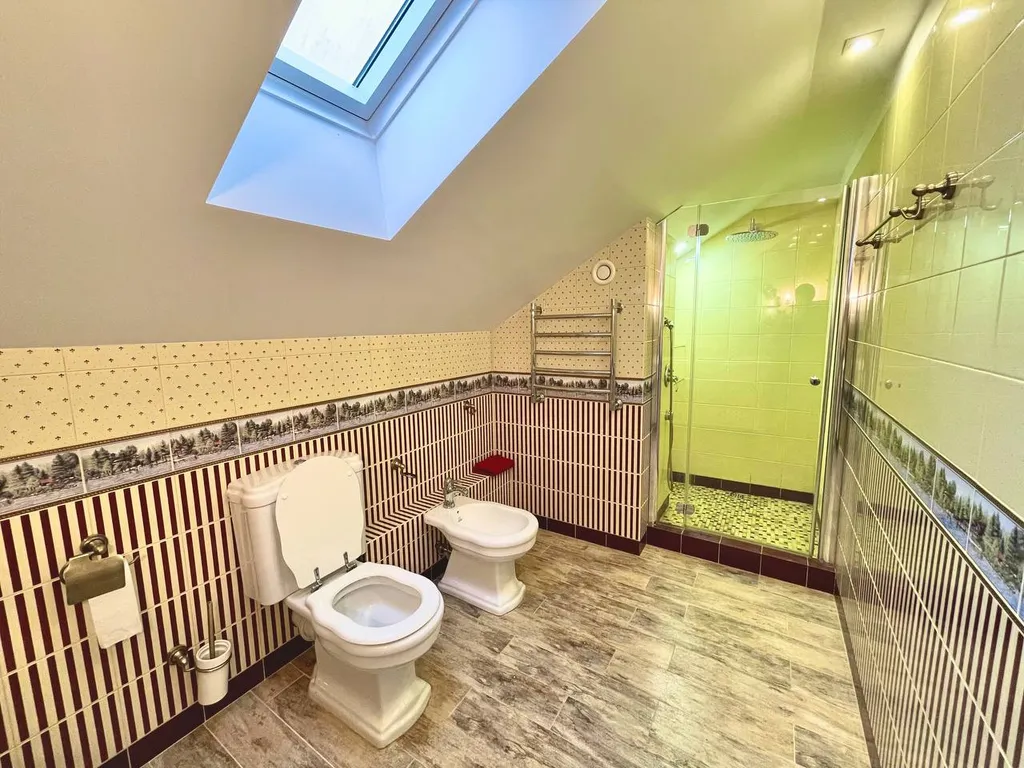 Котедж в классическом стиле с бассейном, сауной, бильярдом