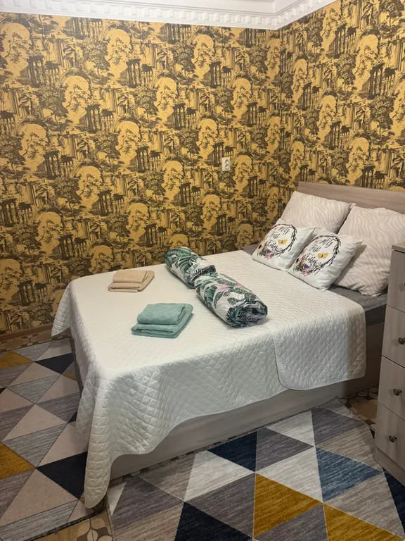 Уютная комната с отдельным входом в центре города, бюджетный вариант